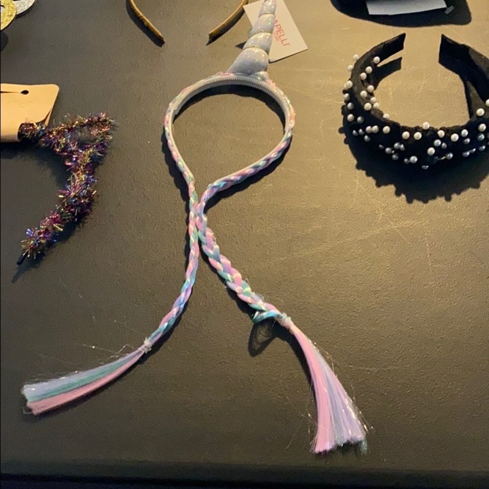 Assortment of headpieces - Picture 9 of 9